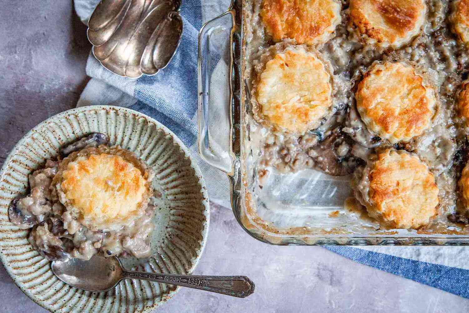 biscuits-and-gravy-casserole-recipe