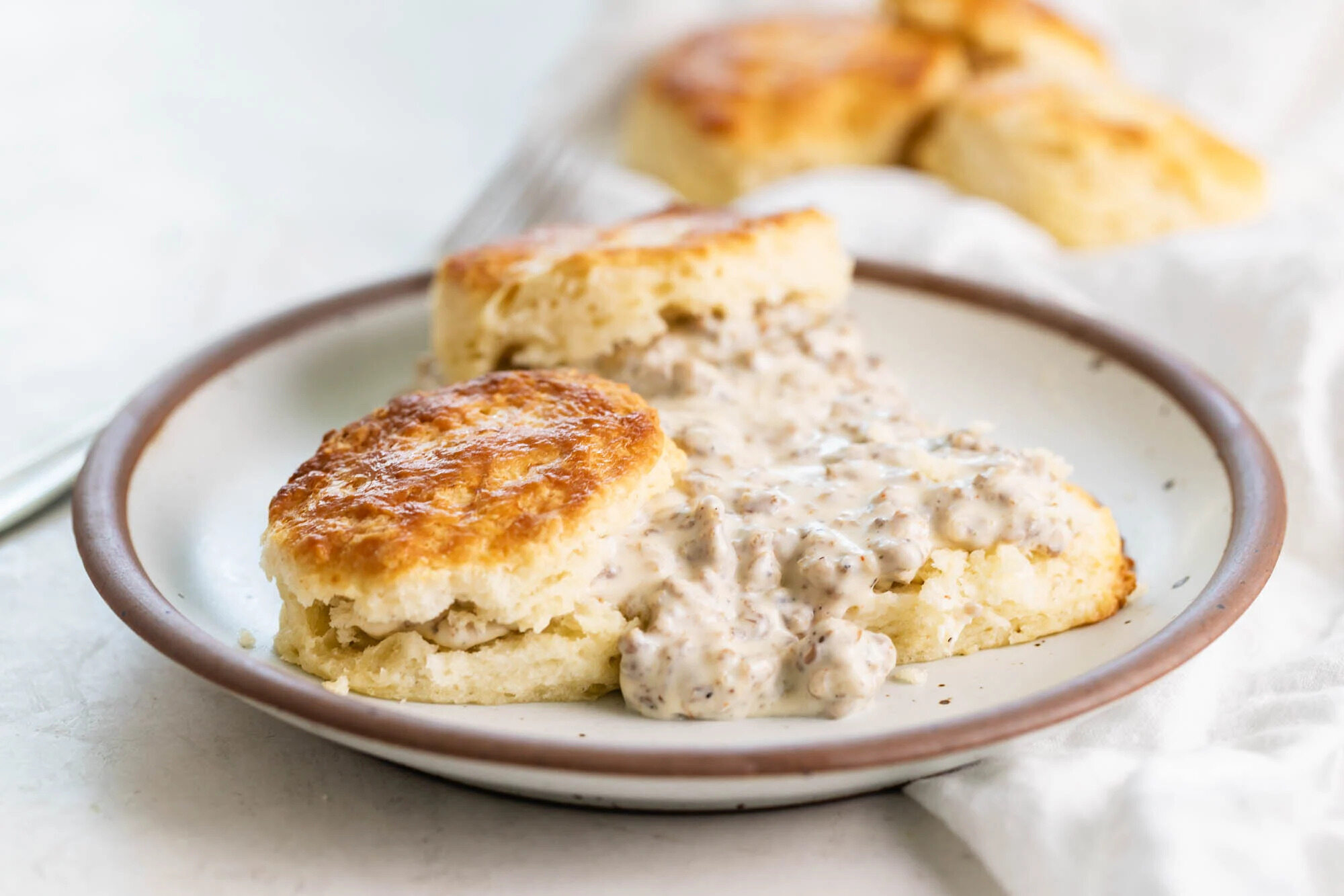 sausage-gravy-and-biscuits-recipe