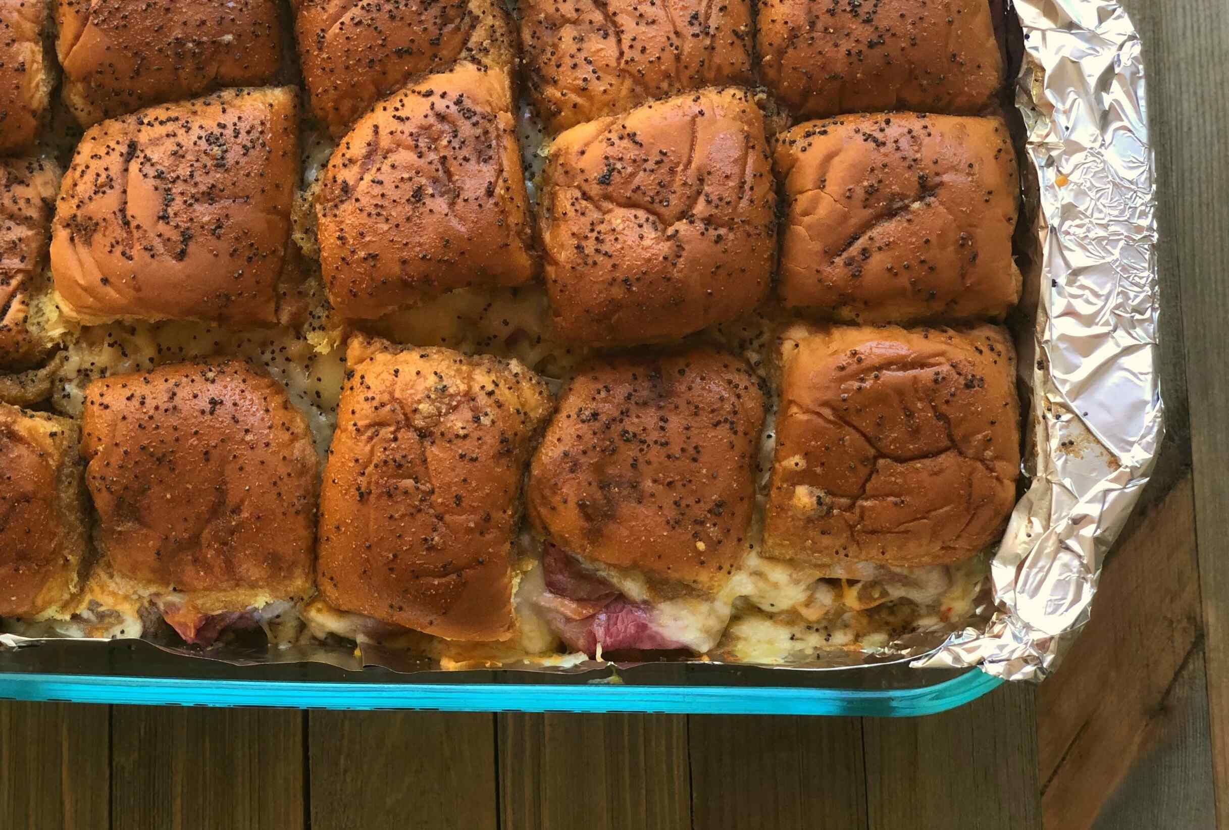 hawaiian-roll-roast-beef-and-cheese-sandwiches-recipe
