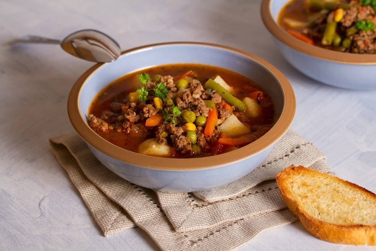 slow-cooker-ground-beef-and-vegetable-soup-recipe